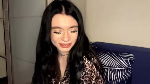 Snapshot of mereditheurich chatting on 04.06.26 Alice online show from 04.06.26