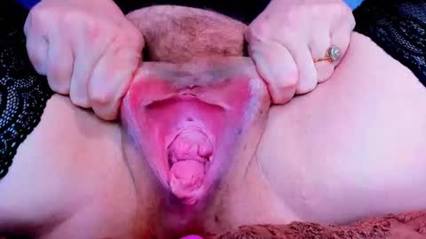 Snapshot of merelin_gold chatting on 02.22.25 SOPHIE is the queen of squirt online show from 02.22.25