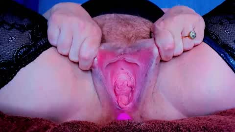 Snapshot of merelin_gold chatting on 03.05.25 SOPHIE is the queen of squirt online show from 03.05.25