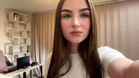 Snapshot of meridethvilca chatting on 10.06.25 Rina online show from 10.06.25