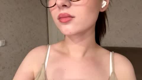 Snapshot of meridethvilca chatting on 10.09.25 Rina online show from 10.09.25