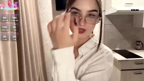 Snapshot of meridethvilca chatting on 10.31.25 Rina online show from 10.31.25