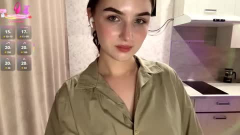 Snapshot of meridethvilca chatting on 11.03.25 Rina online show from 11.03.25