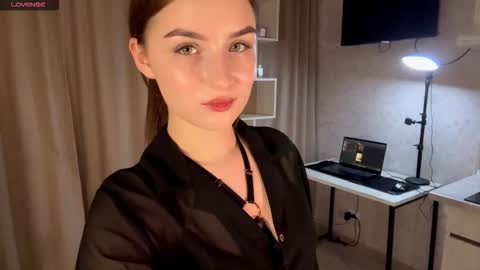 Snapshot of meridethvilca chatting on 11.19.25 Rina online show from 11.19.25