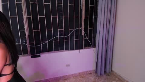 Snapshot of merlia_model chatting on 02.15.25 instagram fernandatoloza01  online show from 02.15.25