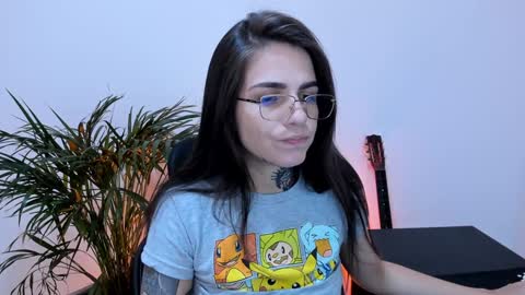 Snapshot of meurief chatting on 01.25.25 Meurif online show from 01.25.25