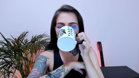 Snapshot of meurief chatting on 01.26.25 Meurif online show from 01.26.25