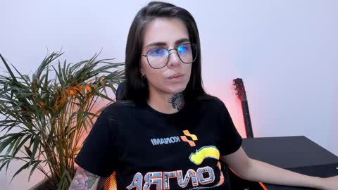 Snapshot of meurief chatting on 01.31.25 Meurif online show from 01.31.25