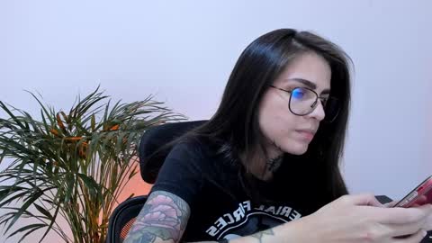 Snapshot of meurief chatting on 02.04.25 Meurif online show from 02.04.25