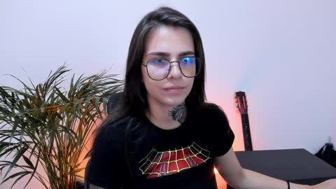 Snapshot of meurief chatting on 02.06.25 Meurif online show from 02.06.25