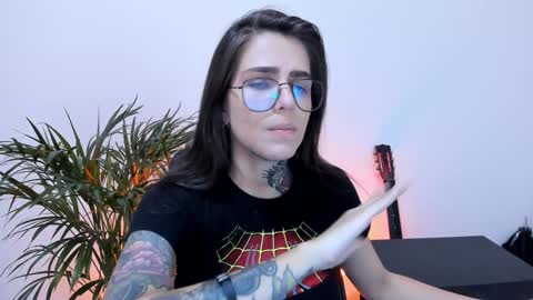 Snapshot of meurief chatting on 02.07.25 Meurif online show from 02.07.25