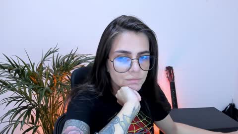 Snapshot of meurief chatting on 02.07.25 Meurif online show from 02.07.25