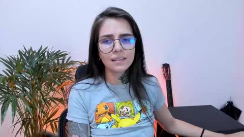 Snapshot of meurief chatting on 02.18.25 Meurif online show from 02.18.25