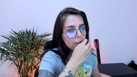 Snapshot of meurief chatting on 02.20.25 Meurif online show from 02.20.25