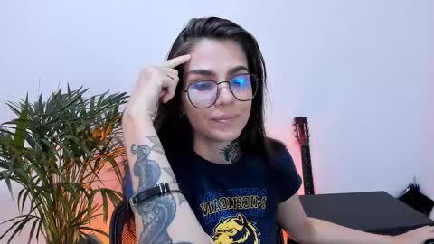 Snapshot of meurief chatting on 02.21.25 Meurif online show from 02.21.25