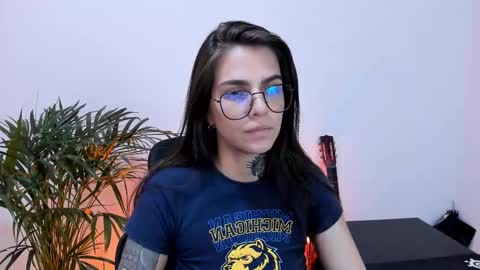 Snapshot of meurief chatting on 02.21.25 Meurif online show from 02.21.25