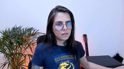 Snapshot of meurief chatting on 02.21.25 Meurif online show from 02.21.25