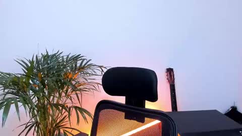 Snapshot of meurief chatting on 02.22.25 Meurif online show from 02.22.25