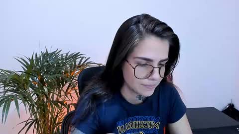 Snapshot of meurief chatting on 02.22.25 Meurif online show from 02.22.25