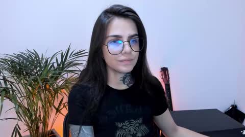 Snapshot of meurief chatting on 03.05.25 Meurif online show from 03.05.25