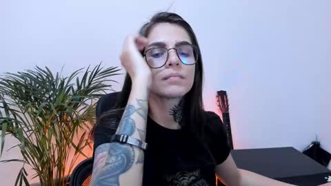 Snapshot of meurief chatting on 03.05.25 Meurif online show from 03.05.25