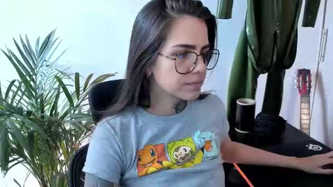 Snapshot of meurief chatting on 09.21.25 Meurif online show from 09.21.25