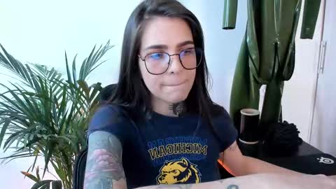 Snapshot of meurief chatting on 10.04.25 Meurif online show from 10.04.25