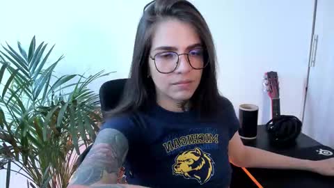 Snapshot of meurief chatting on 10.15.25 Meurif online show from 10.15.25