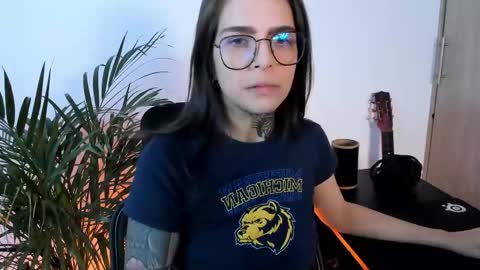 Snapshot of meurief chatting on 10.17.25 Meurif online show from 10.17.25