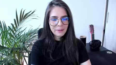 Snapshot of meurief chatting on 10.18.25 Meurif online show from 10.18.25