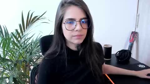 Snapshot of meurief chatting on 10.19.25 Meurif online show from 10.19.25