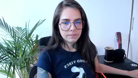 Snapshot of meurief chatting on 10.22.25 Meurif online show from 10.22.25