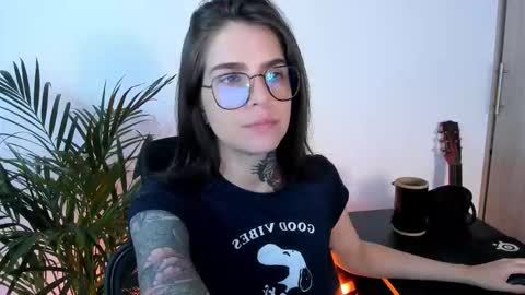 Snapshot of meurief chatting on 10.23.25 Meurif online show from 10.23.25