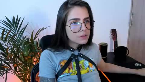 Snapshot of meurief chatting on 10.29.25 Meurif online show from 10.29.25