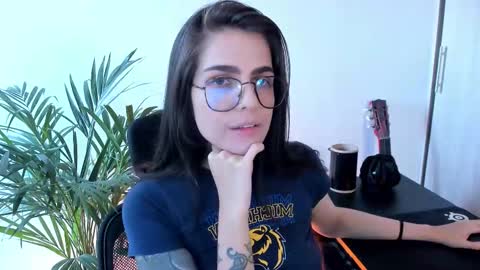 Snapshot of meurief chatting on 10.31.25 Meurif online show from 10.31.25