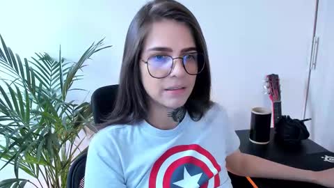 Snapshot of meurief chatting on 11.08.25 Meurif online show from 11.08.25