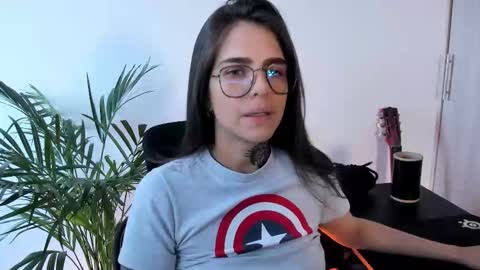 Snapshot of meurief chatting on 11.18.25 Meurif online show from 11.18.25