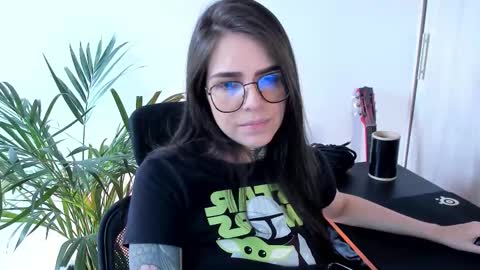 Snapshot of meurief chatting on 11.20.25 Meurif online show from 11.20.25