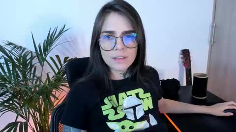 Snapshot of meurief chatting on 11.22.25 Meurif online show from 11.22.25