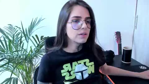 Snapshot of meurief chatting on 11.22.25 Meurif online show from 11.22.25