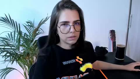 Snapshot of meurief chatting on 11.24.25 Meurif online show from 11.24.25