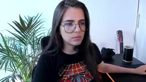 Snapshot of meurief chatting on 11.25.25 Meurif online show from 11.25.25