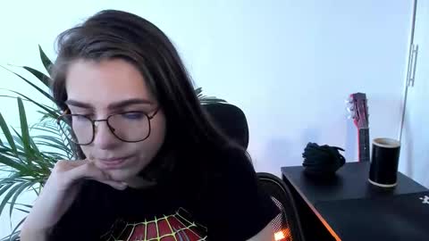 Snapshot of meurief chatting on 11.26.25 Meurif online show from 11.26.25