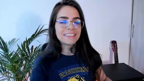 Snapshot of meurief chatting on 12.04.25 Meurif online show from 12.04.25