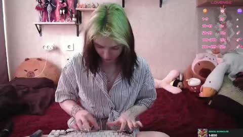 Snapshot of mevis_li chatting on 09.17.25 Mavis online show from 09.17.25