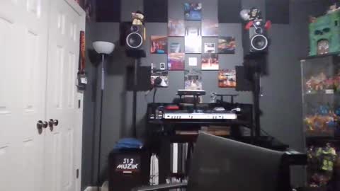 Snapshot of mexirican80 chatting on 04.12.26 The MexiRican online show from 04.12.26