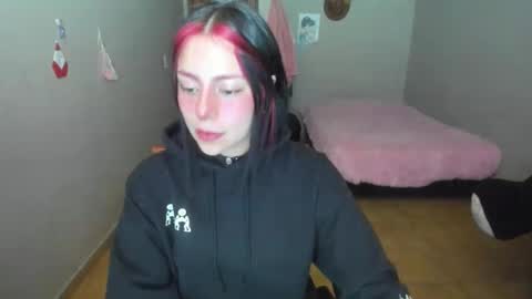 Snapshot of mey090 chatting on 01.14.25 Mey online show from 01.14.25