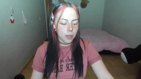 Snapshot of mey090 chatting on 01.30.25 Mey online show from 01.30.25