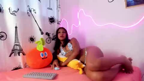 Snapshot of meyparker chatting on 09.18.25 mey lara online show from 09.18.25