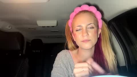 Snapshot of mezzy69 chatting on 02.19.25 mezzy69 online show from 02.19.25